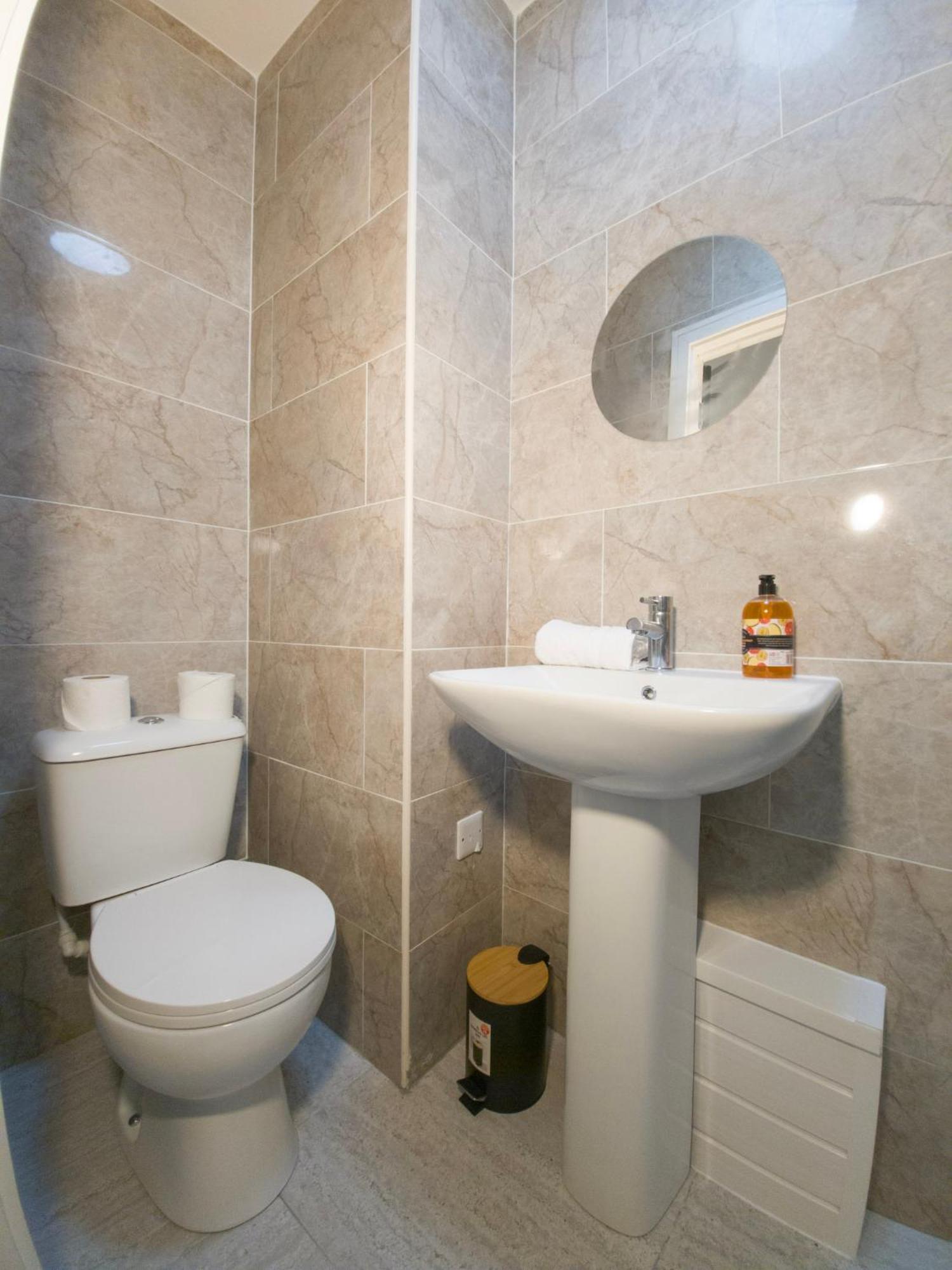 Plenty Of Parking Available; 3 Bedroom Apartment By Property Promise Cardiff Luaran gambar