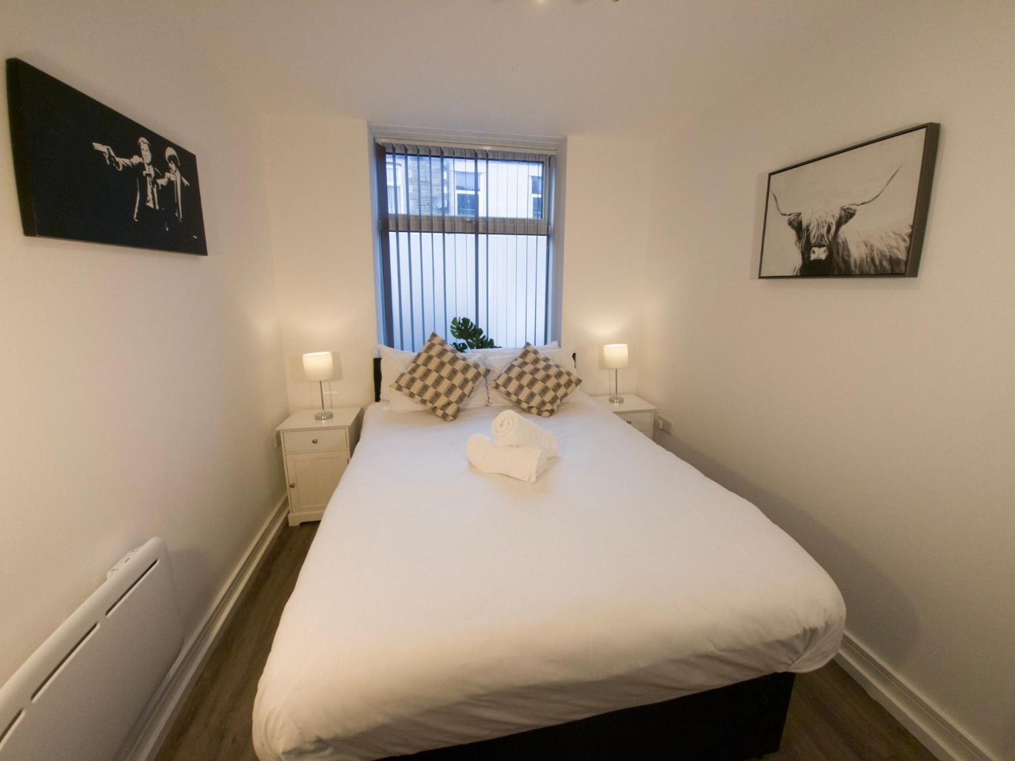 Plenty Of Parking Available; 3 Bedroom Apartment By Property Promise Cardiff Luaran gambar