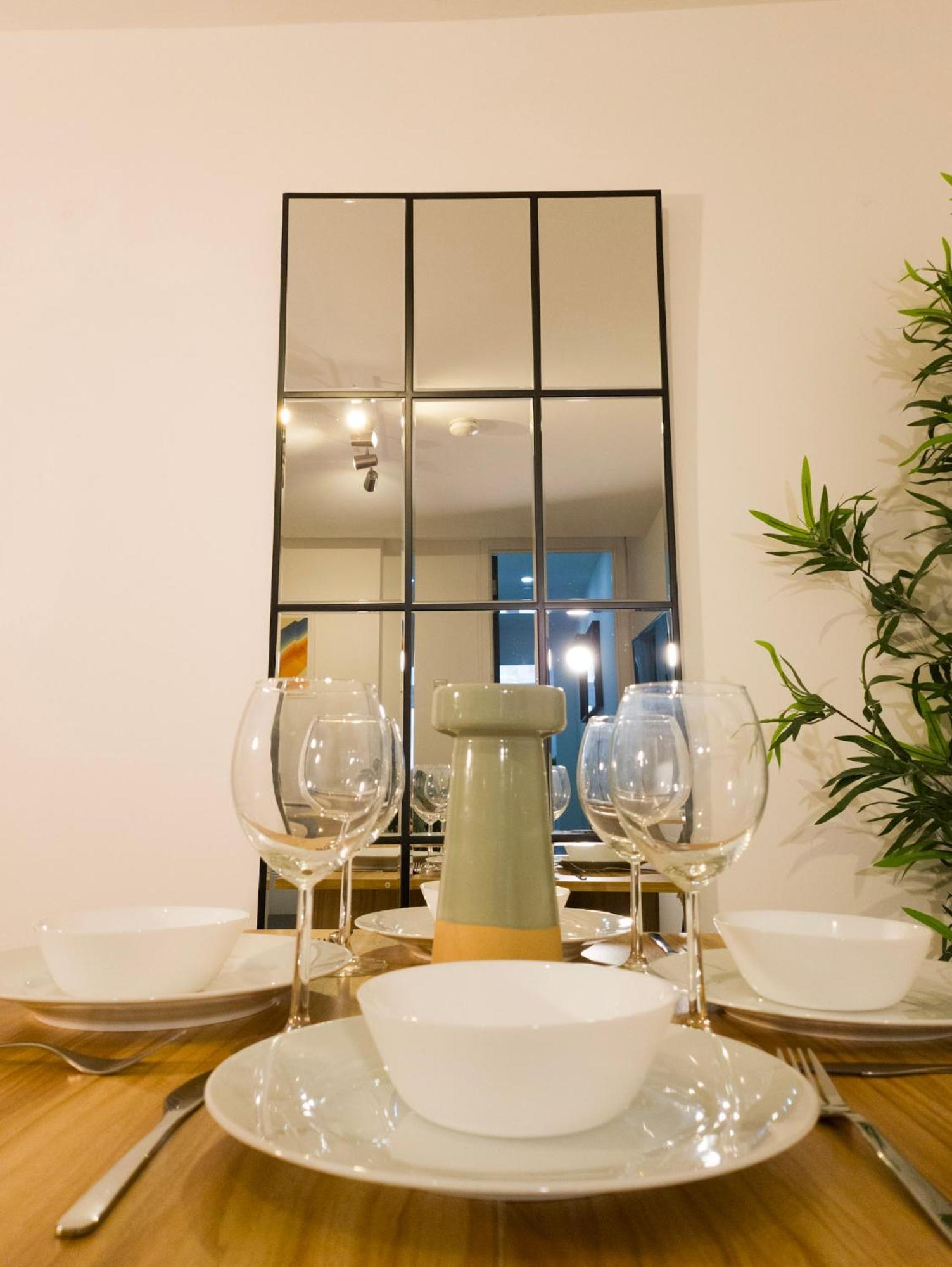 Plenty Of Parking Available; 3 Bedroom Apartment By Property Promise Cardiff Luaran gambar