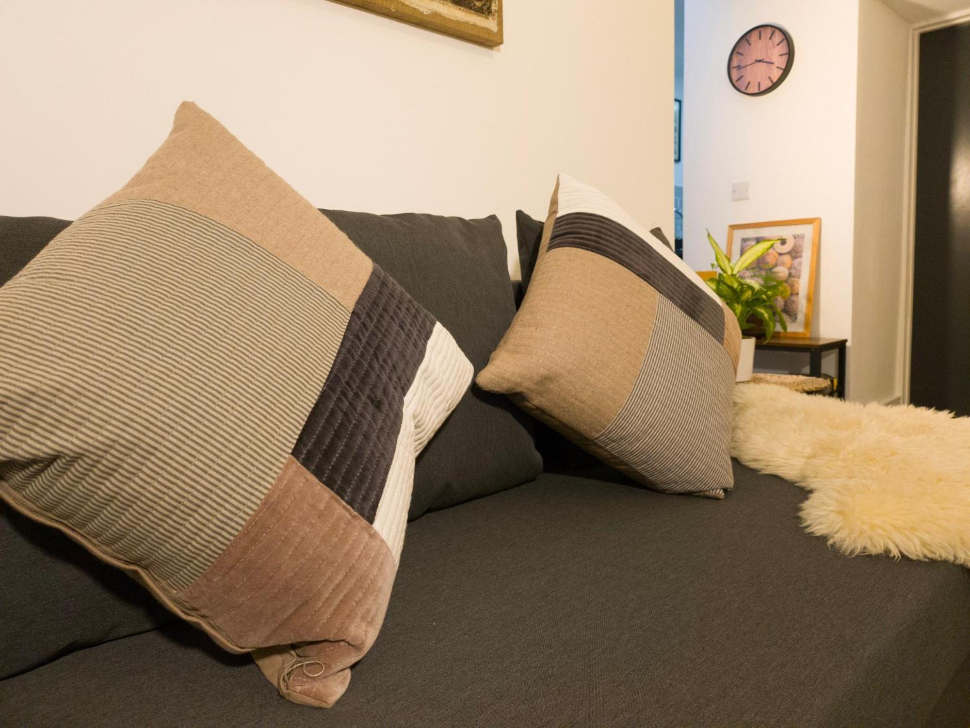 Plenty Of Parking Available; 3 Bedroom Apartment By Property Promise Cardiff Luaran gambar