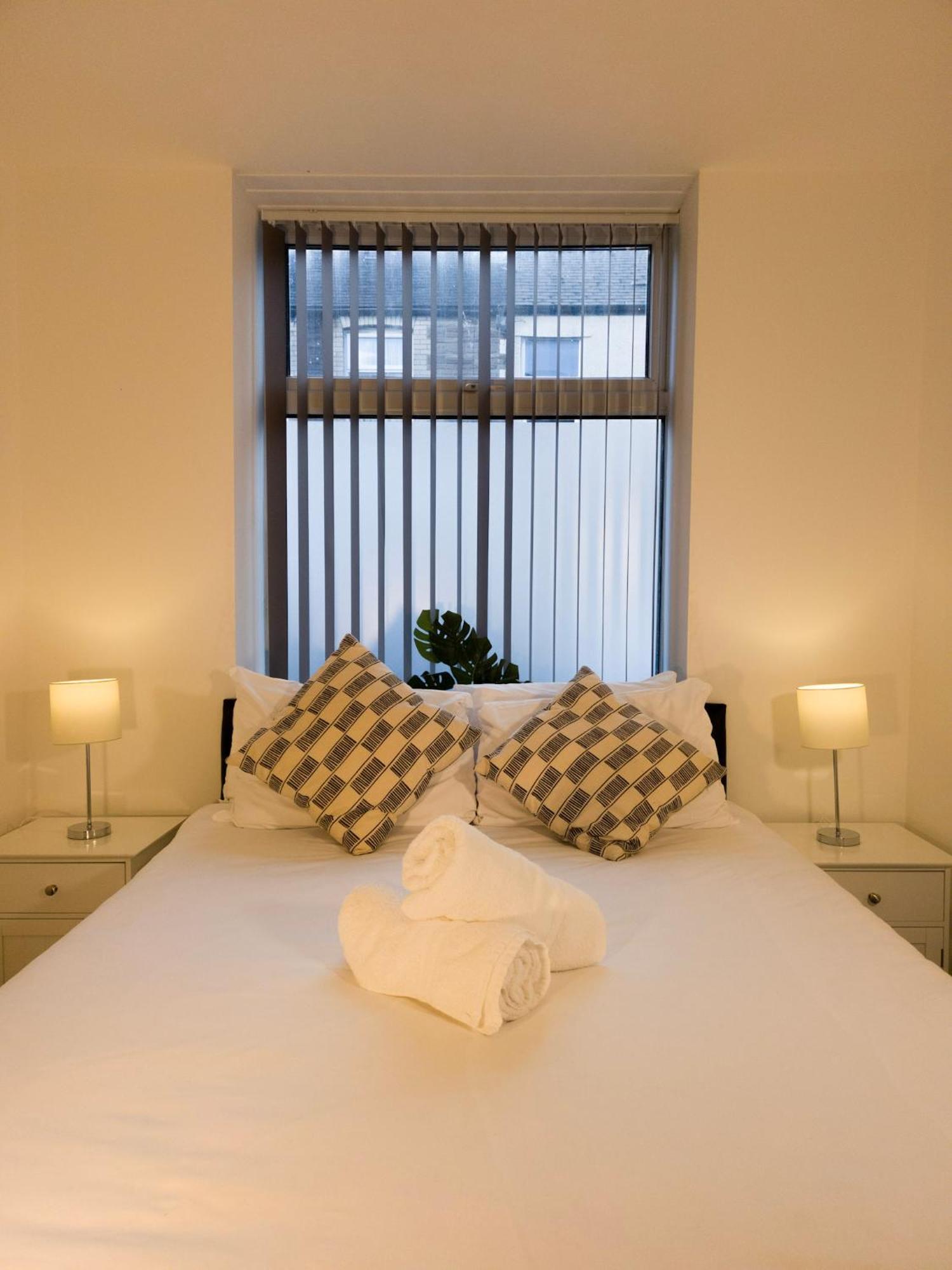 Plenty Of Parking Available; 3 Bedroom Apartment By Property Promise Cardiff Luaran gambar