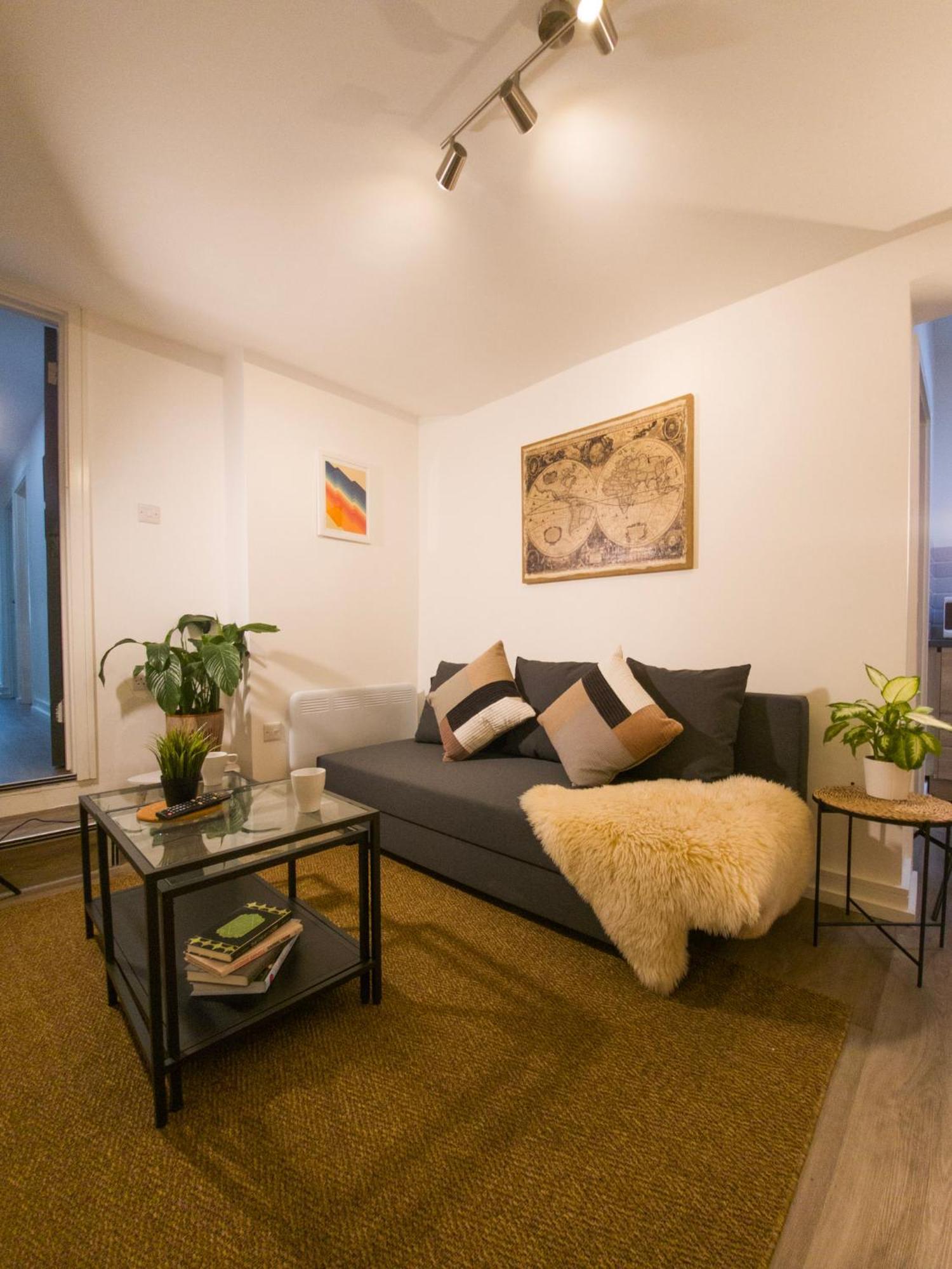 Plenty Of Parking Available; 3 Bedroom Apartment By Property Promise Cardiff Luaran gambar