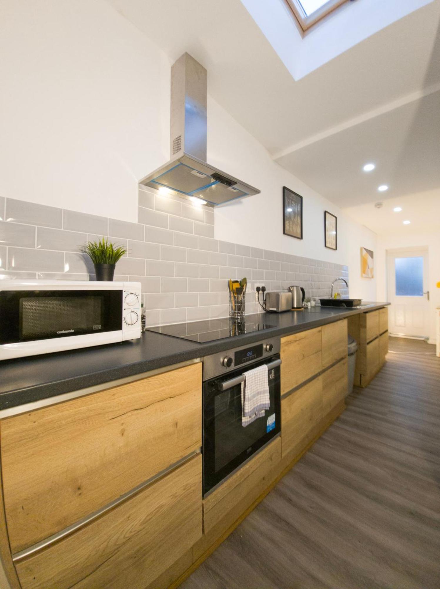 Plenty Of Parking Available; 3 Bedroom Apartment By Property Promise Cardiff Luaran gambar
