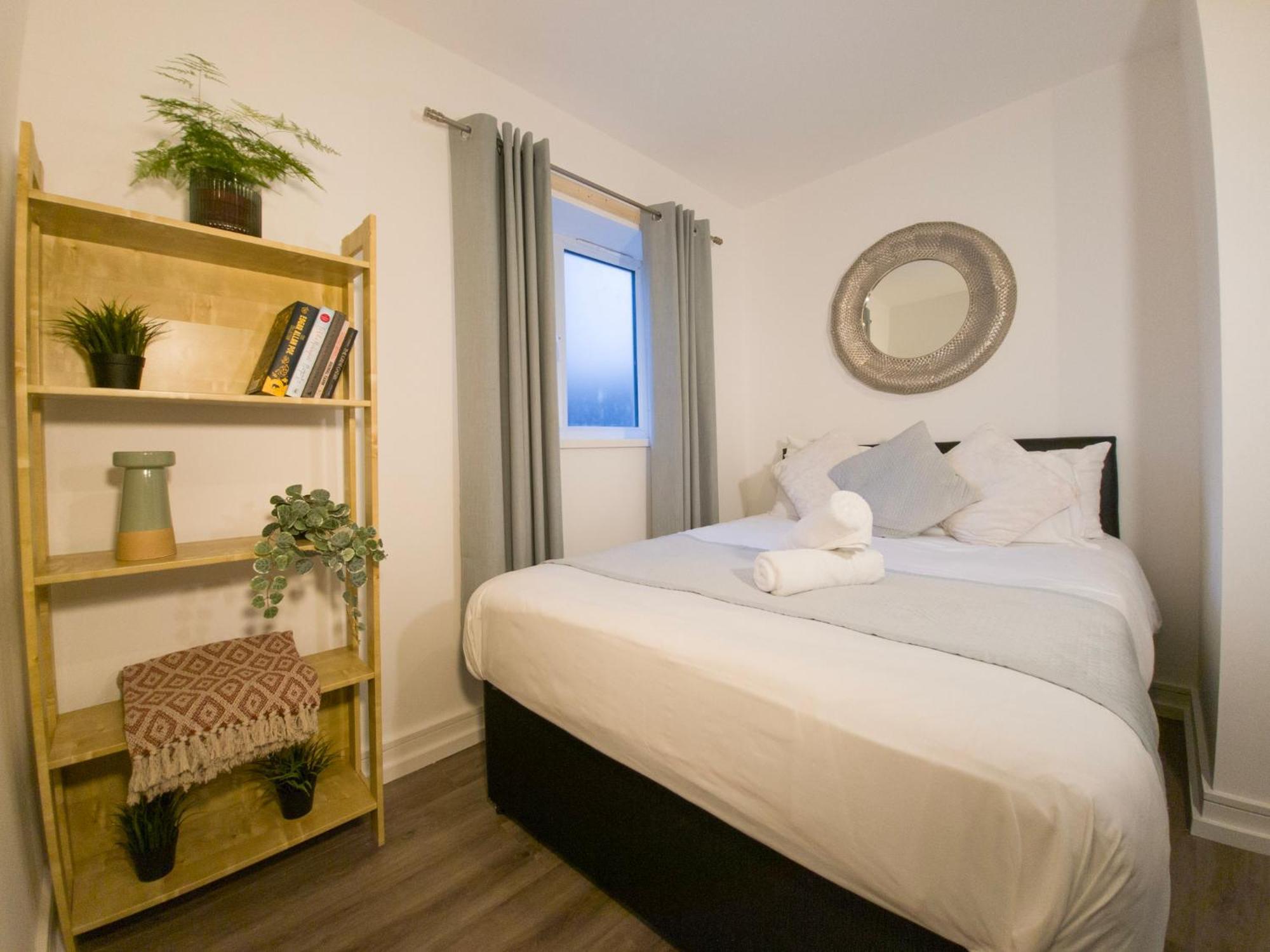 Plenty Of Parking Available; 3 Bedroom Apartment By Property Promise Cardiff Luaran gambar