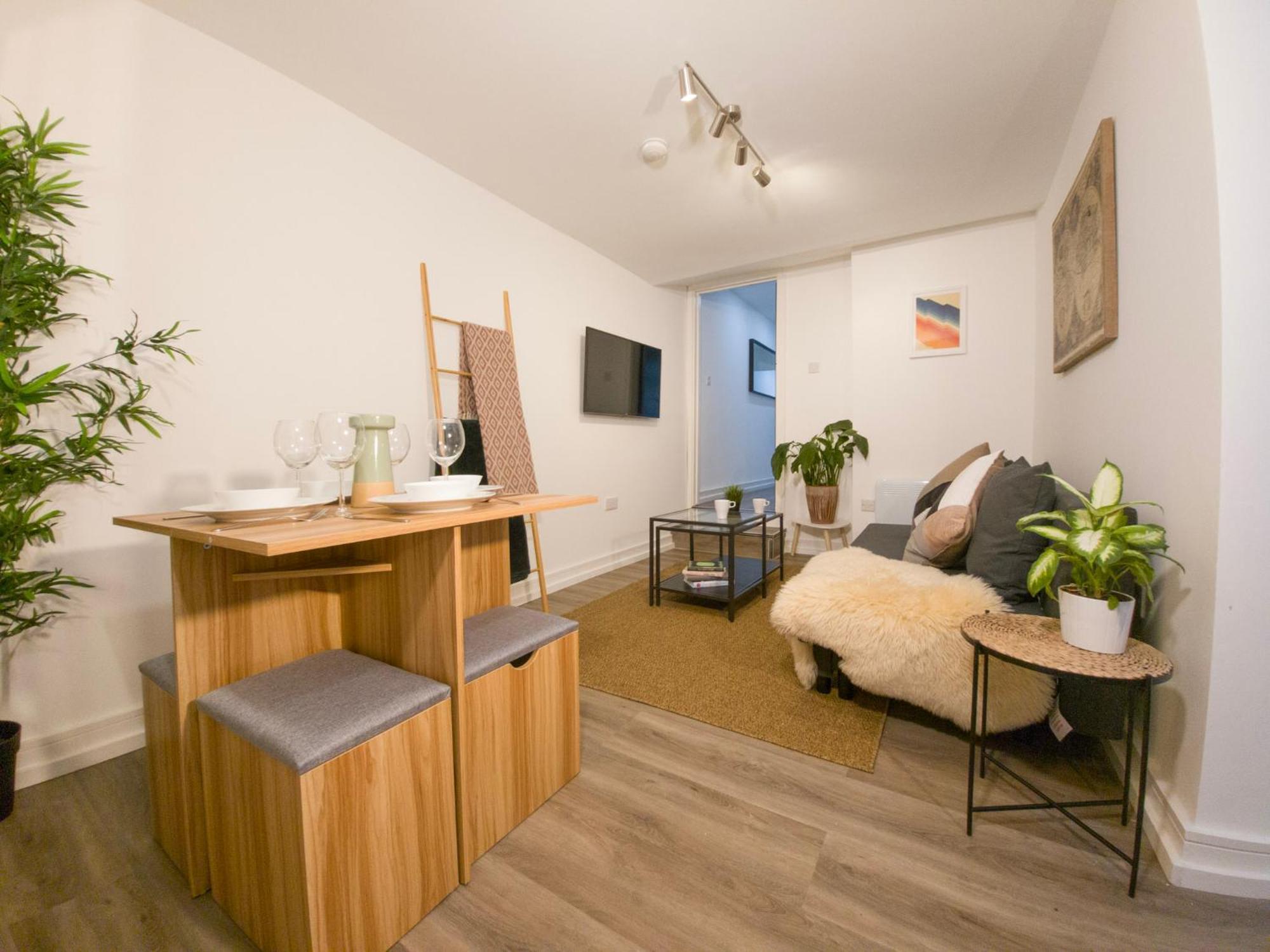 Plenty Of Parking Available; 3 Bedroom Apartment By Property Promise Cardiff Luaran gambar