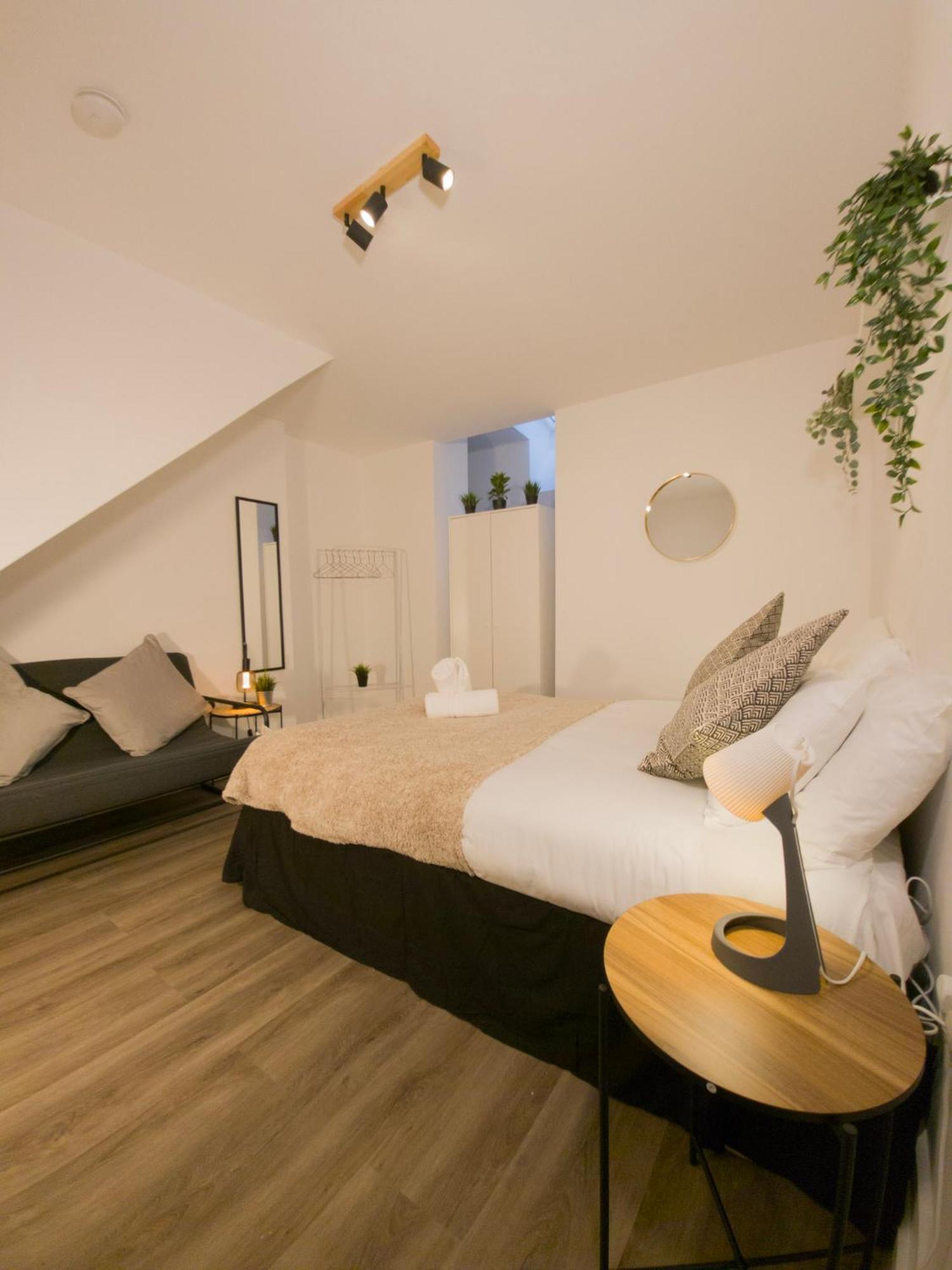 Plenty Of Parking Available; 3 Bedroom Apartment By Property Promise Cardiff Luaran gambar