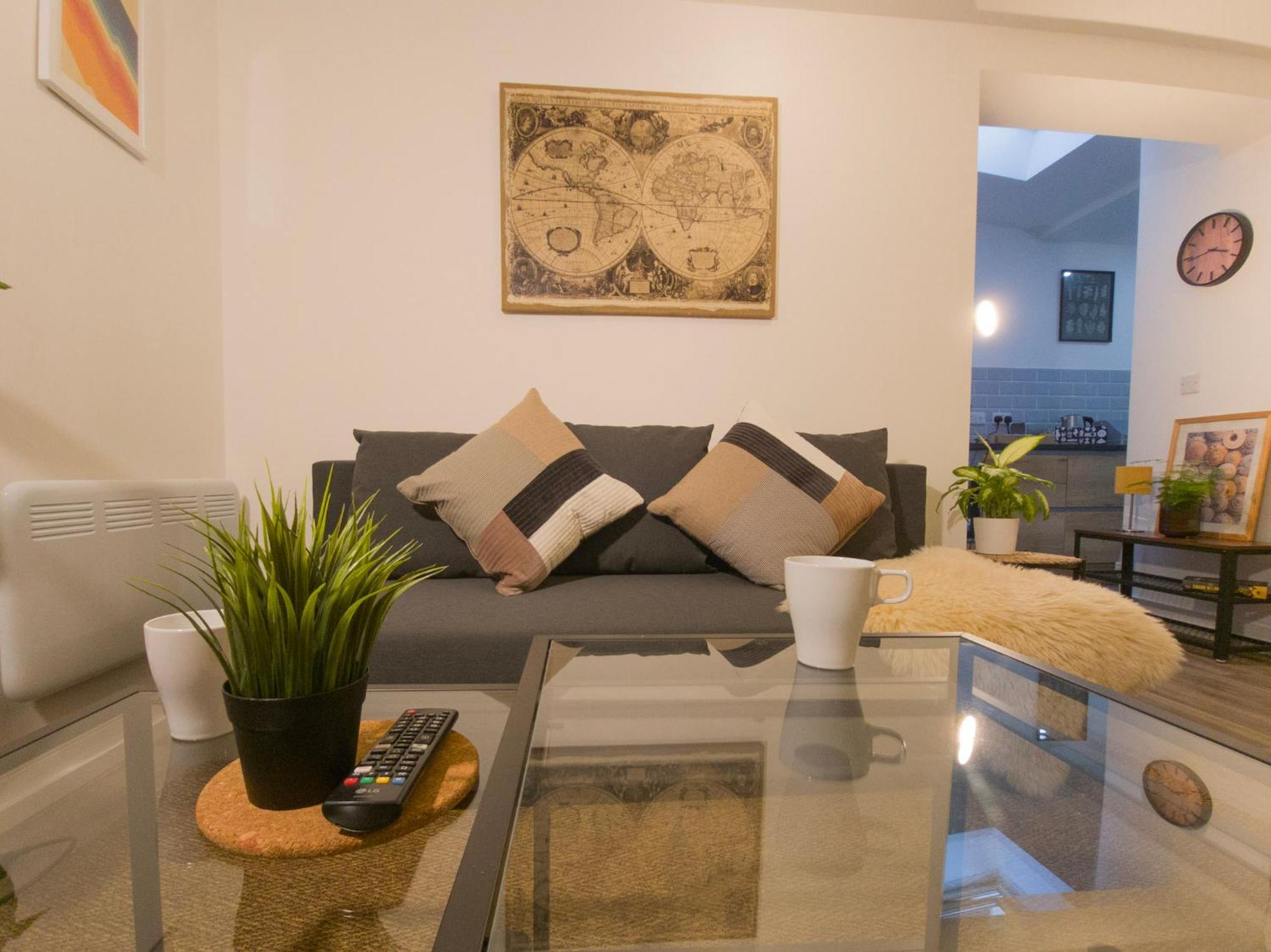 Plenty Of Parking Available; 3 Bedroom Apartment By Property Promise Cardiff Luaran gambar