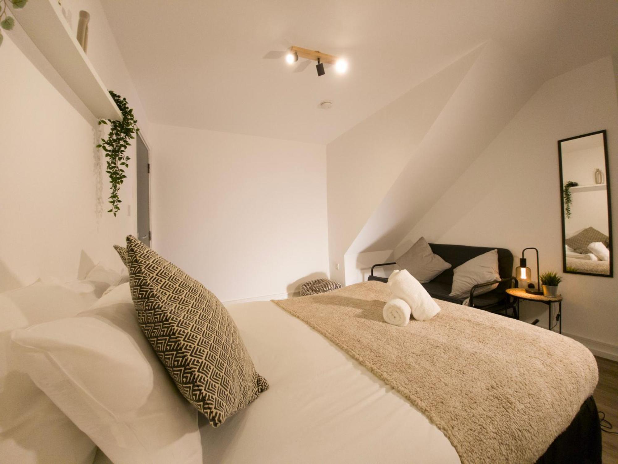 Plenty Of Parking Available; 3 Bedroom Apartment By Property Promise Cardiff Luaran gambar