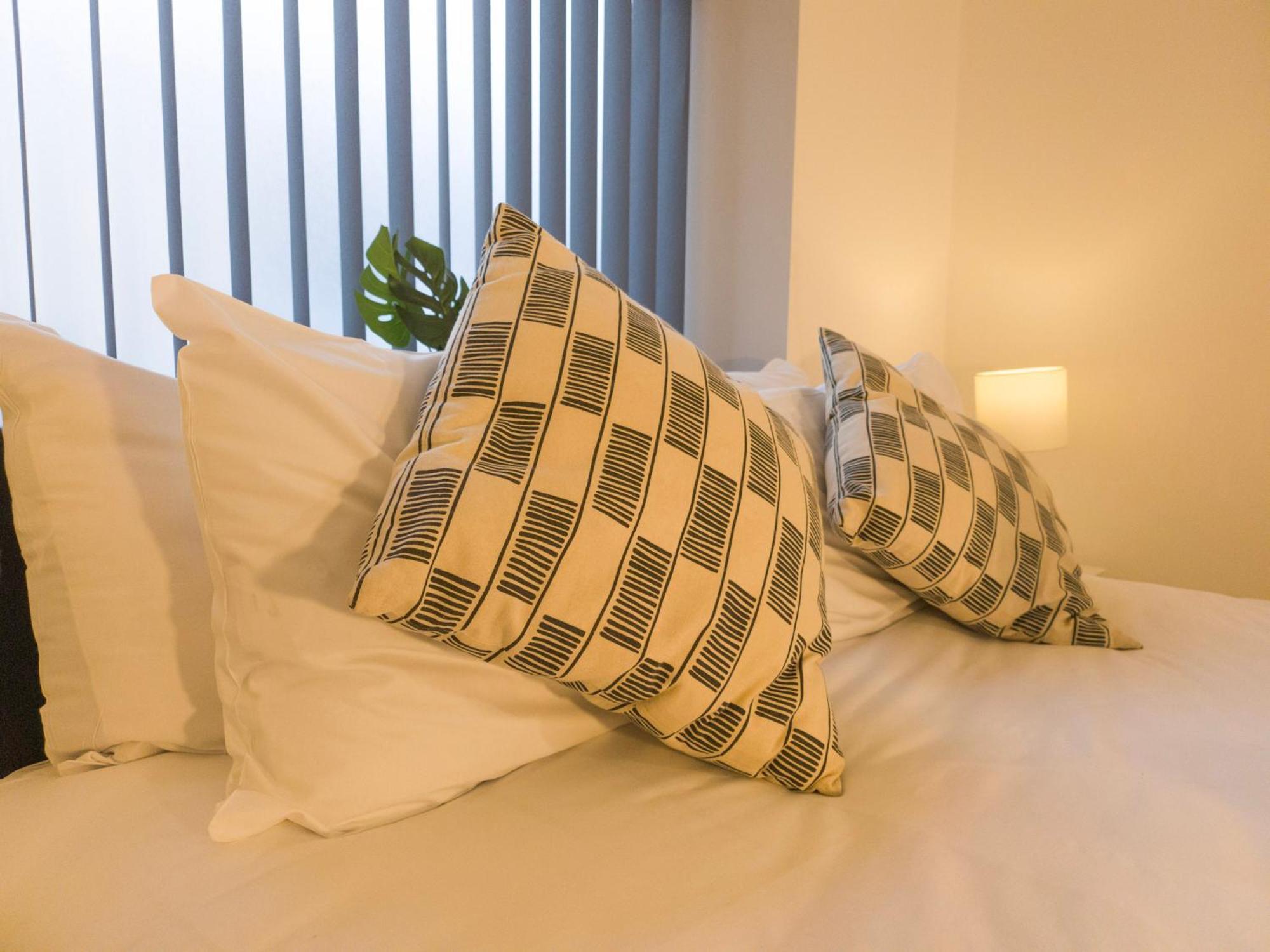 Plenty Of Parking Available; 3 Bedroom Apartment By Property Promise Cardiff Luaran gambar