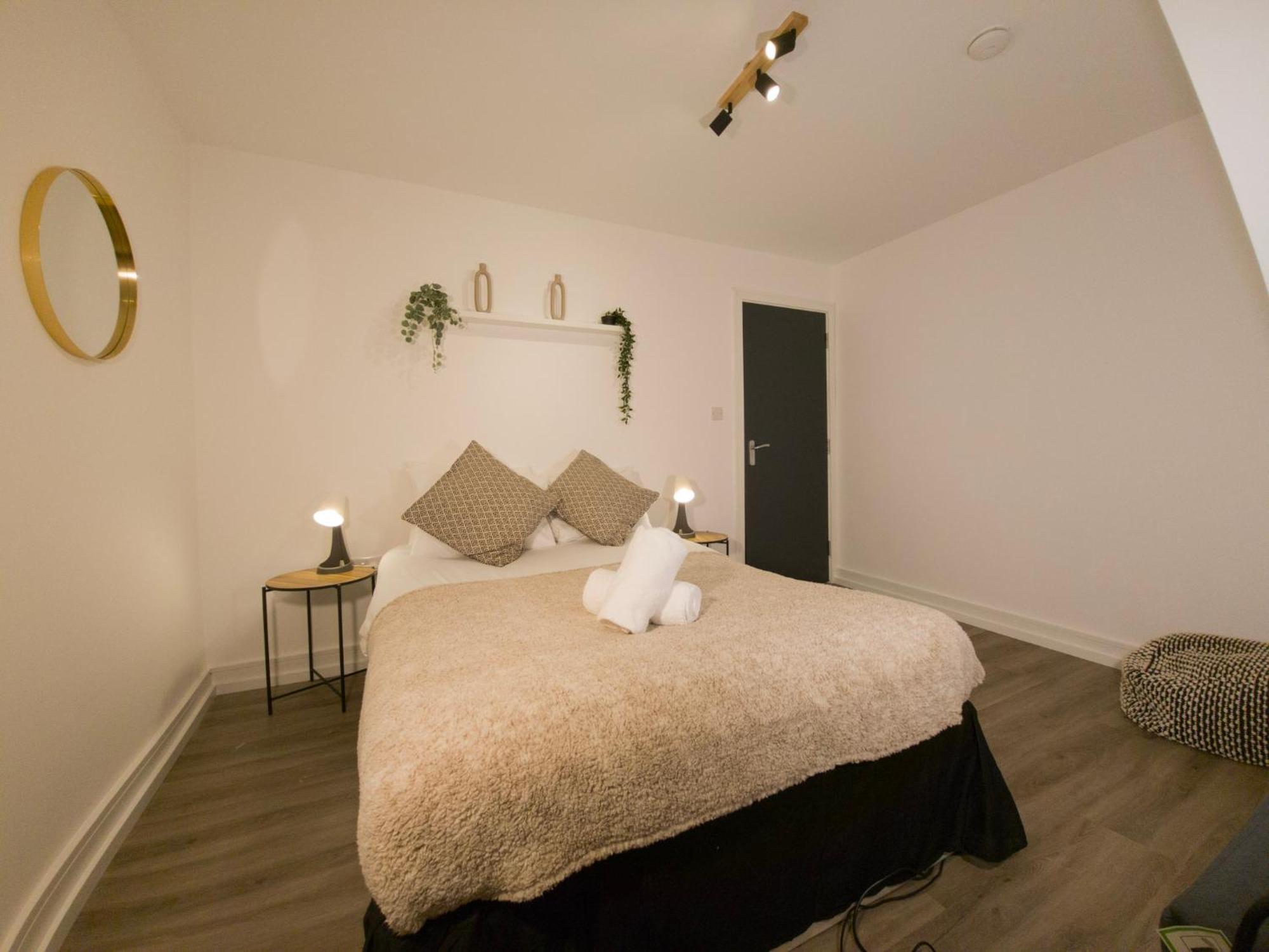 Plenty Of Parking Available; 3 Bedroom Apartment By Property Promise Cardiff Luaran gambar