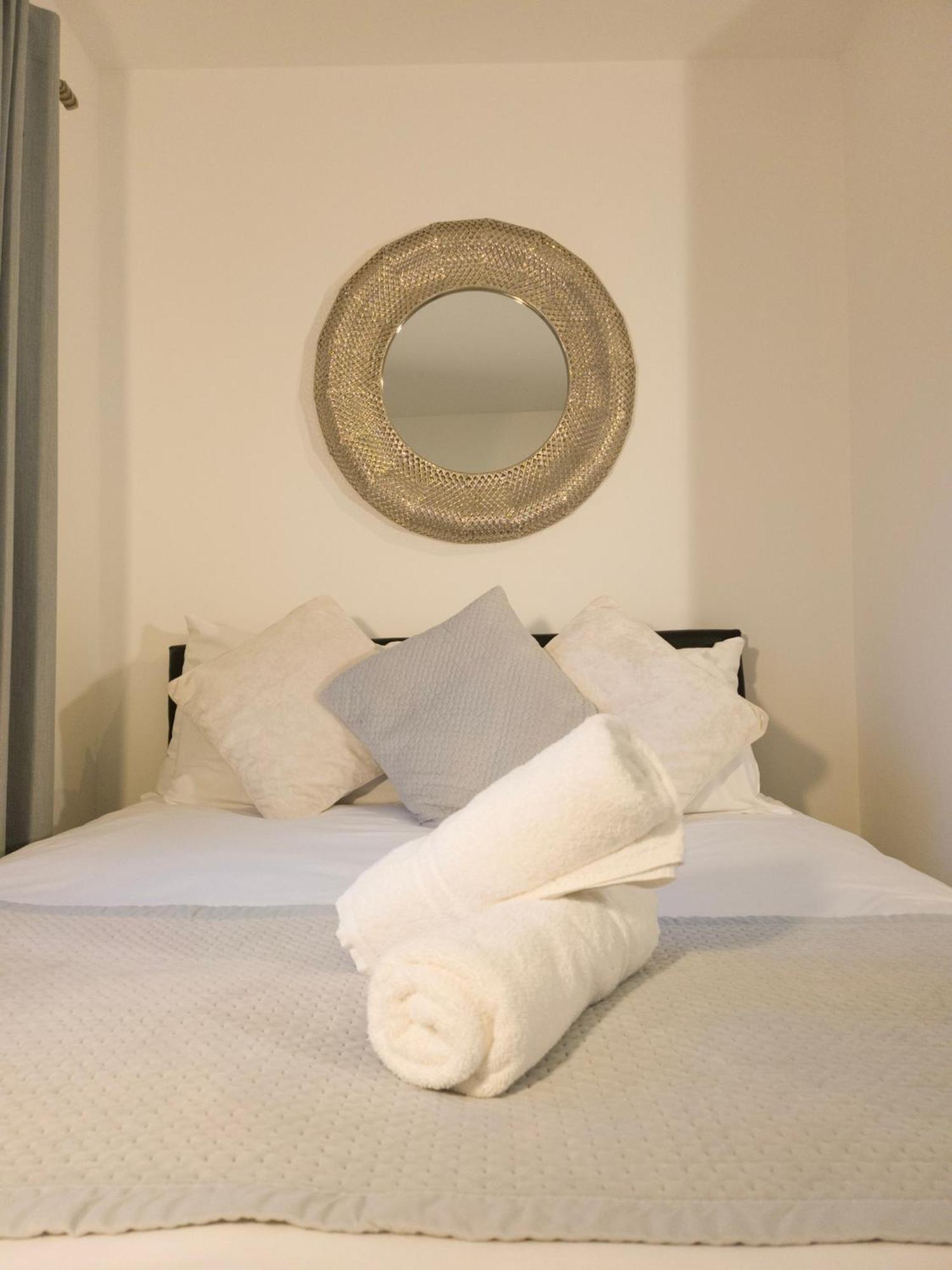 Plenty Of Parking Available; 3 Bedroom Apartment By Property Promise Cardiff Luaran gambar